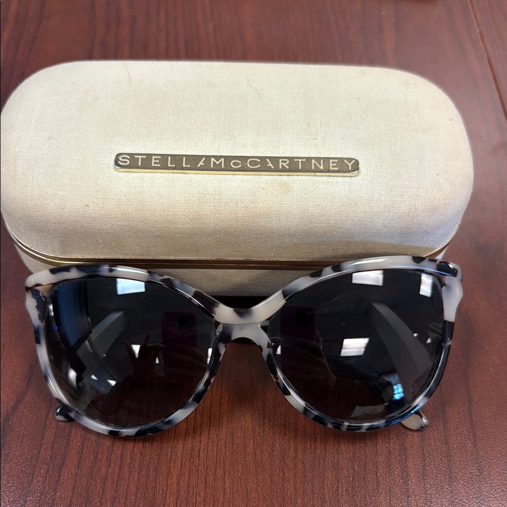 Stella McCartney Cat-eye Sunglasses